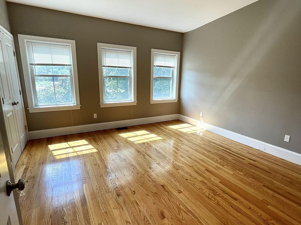 1st image of 341 Gallivan Blvd #8