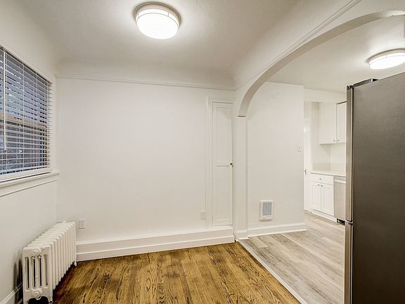 4th image of 724 Harvard Ave E APT 2