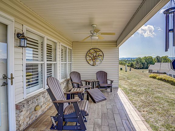 4th image of 1903 Ridgepine Rd