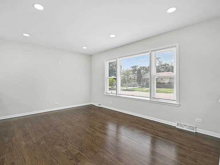 811 E End Ave — Photo 9
