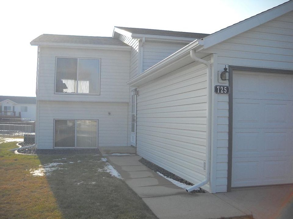 1st image of 725 Elmwood Dr W