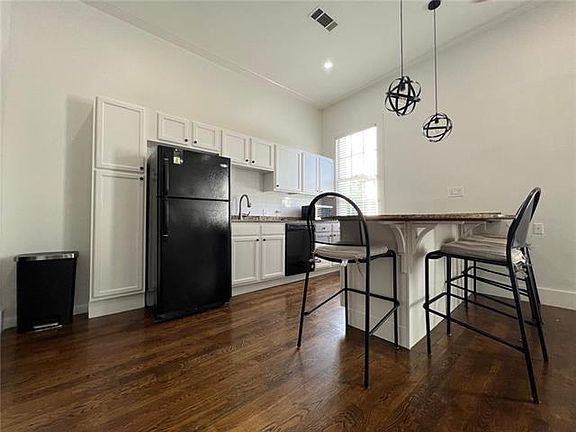 4th image of 1033 Austerlitz St