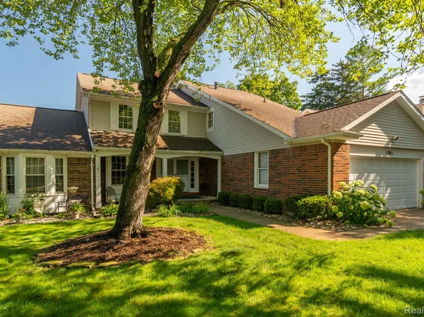 1305 Glenmeadow Ln, East Lansing, MI 48823
