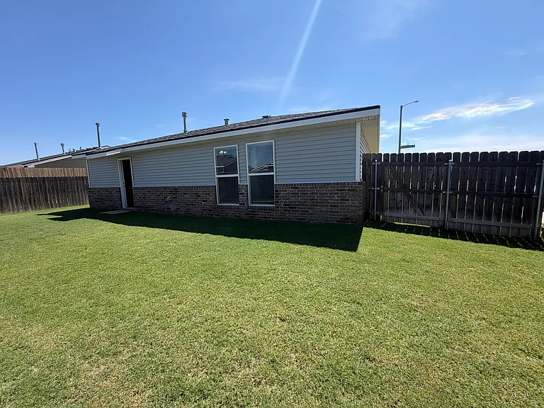 2608 Winfield Ave — Photo 32