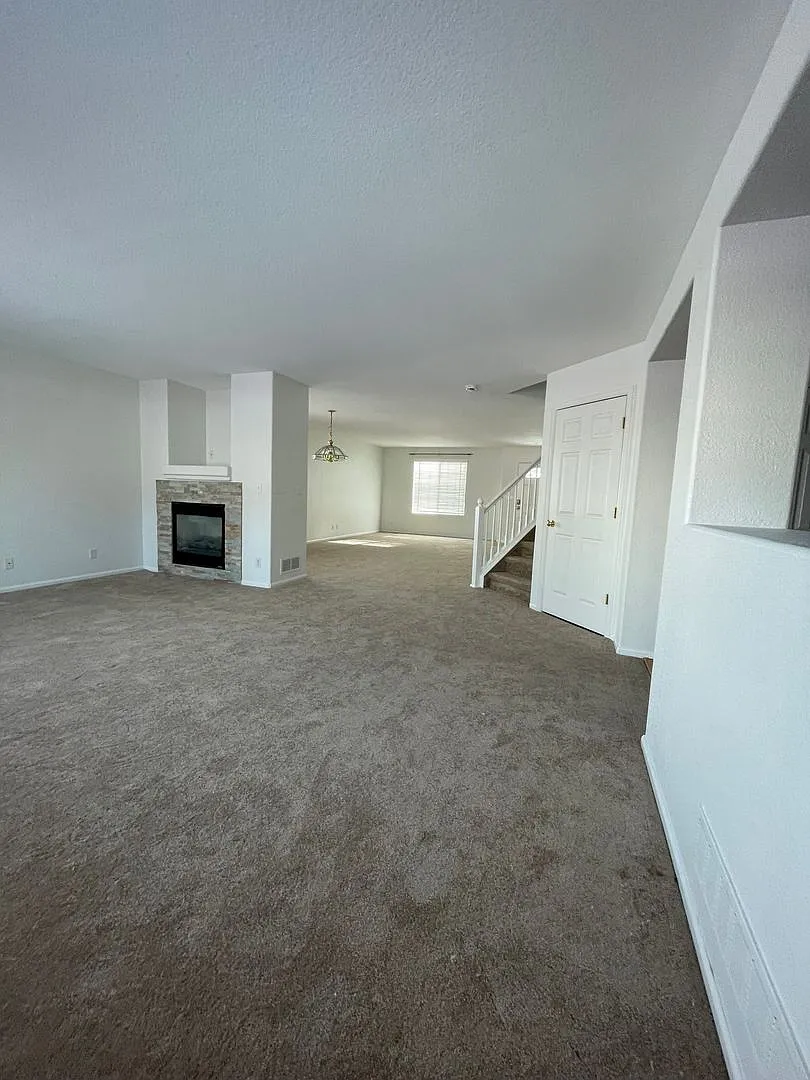 Spacious And Bright With A Great Yard,4bd/3.5 Ba Home In Northglenn, Near Parks, New Paint And Ca... — Photo 2