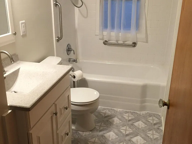 1008 Sunset Dr — Photo 8