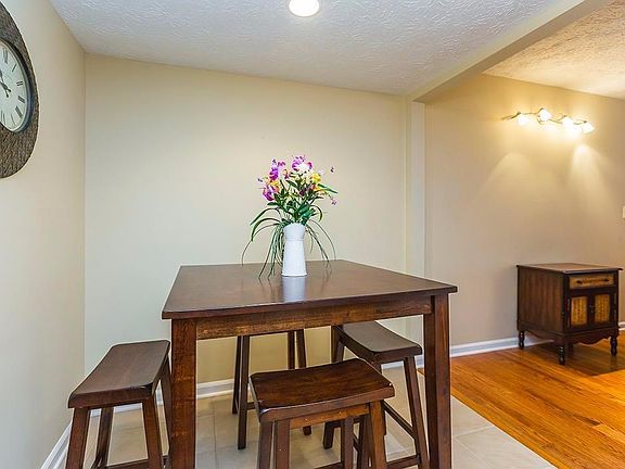4th image of 828 Malabu Dr APT 301