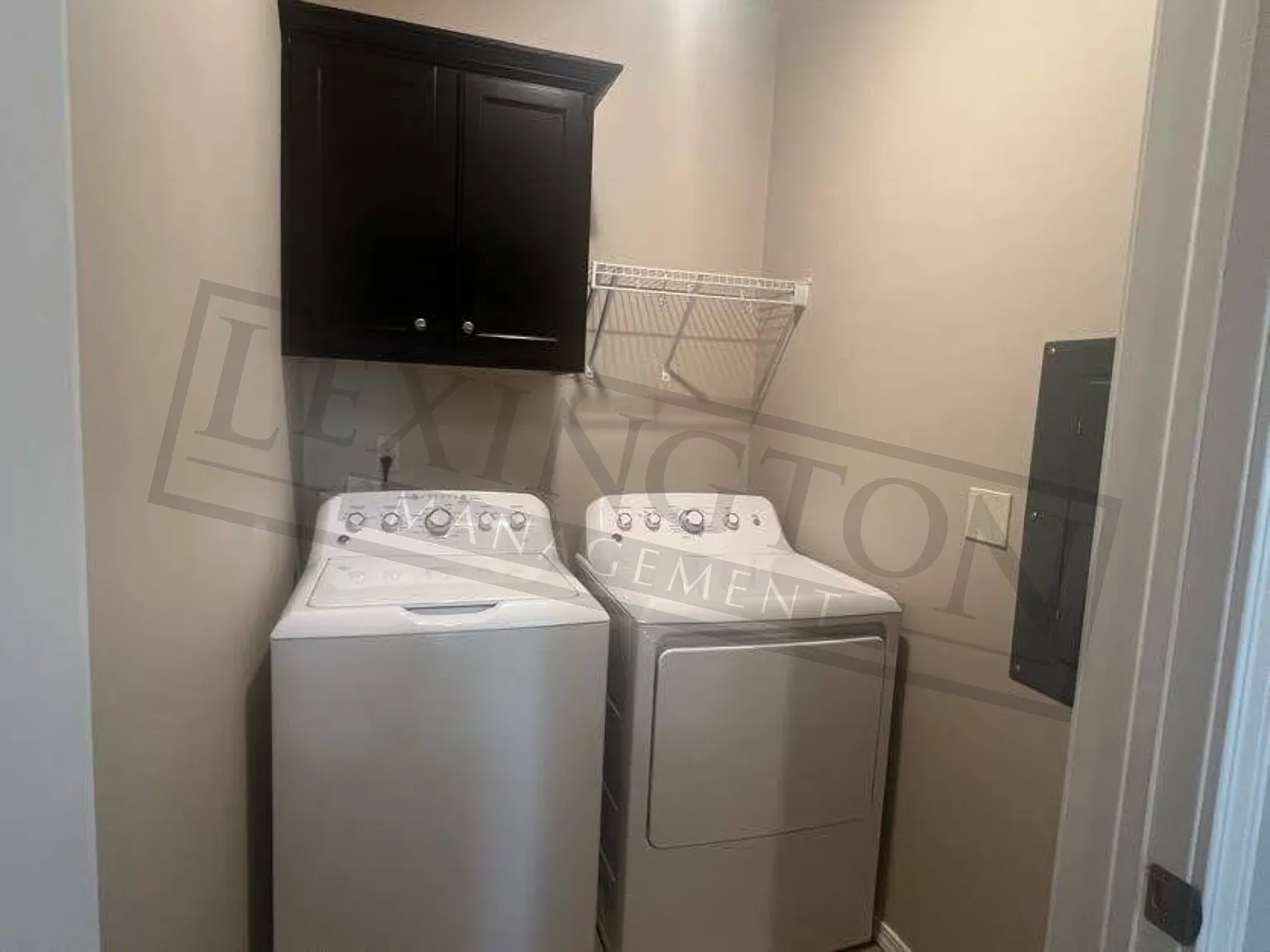 2 bed, 2.5 bath, 1249 sqft, $1,600 — Photo 2