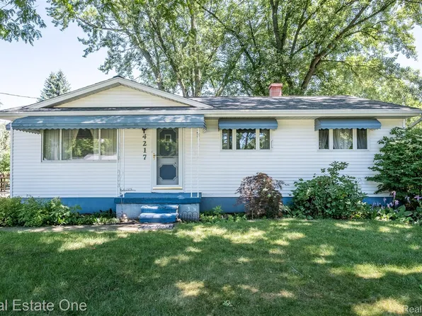 4217 Carmanwood Dr, Flint, MI 48507