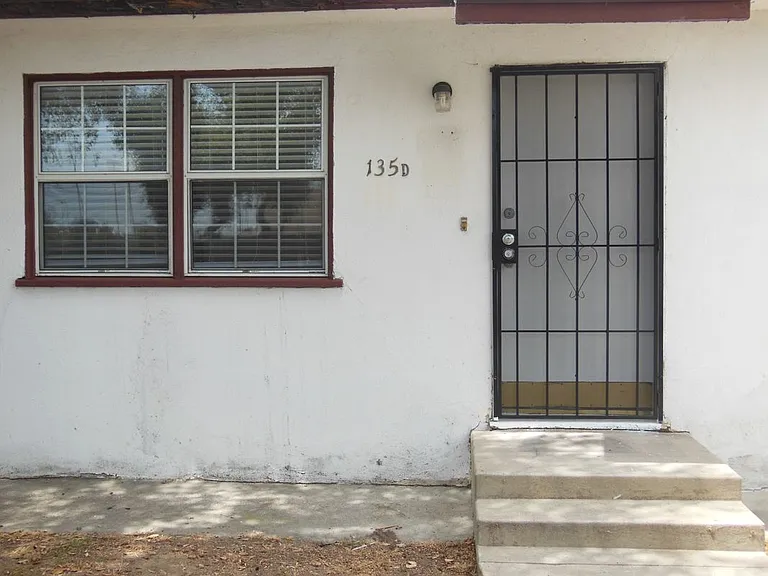 135 S Verdugo Rd #D — Photo 2