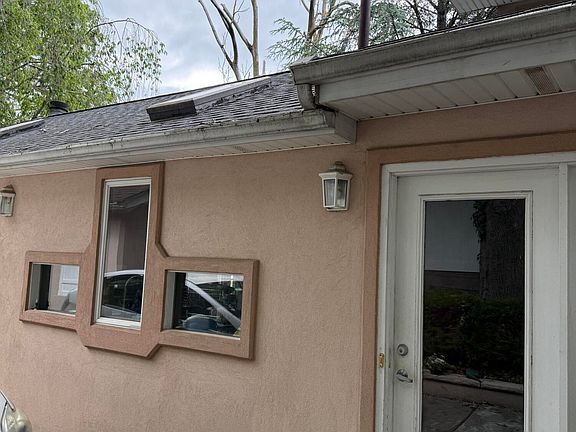 5th image of 2671 Amboy Rd