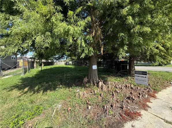 5240 Pasteur Blvd, New Orleans, LA 70122