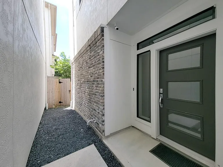 5709 Larkin St #A — Photo 6