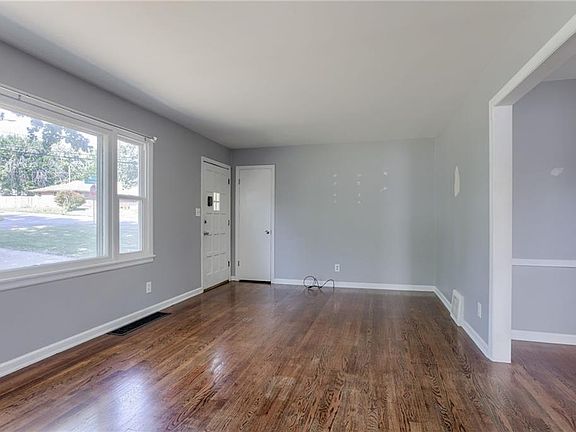 3rd image of 4701 S Crysler Dr