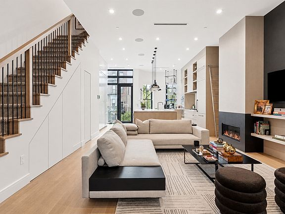 5th image of 189 W Brookline St