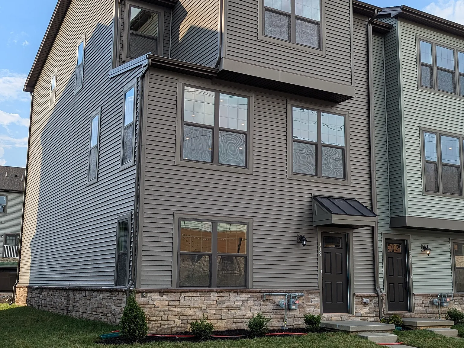 4 bed, 3.5 bath, 2179 sqft, $3,100 — Photo 2