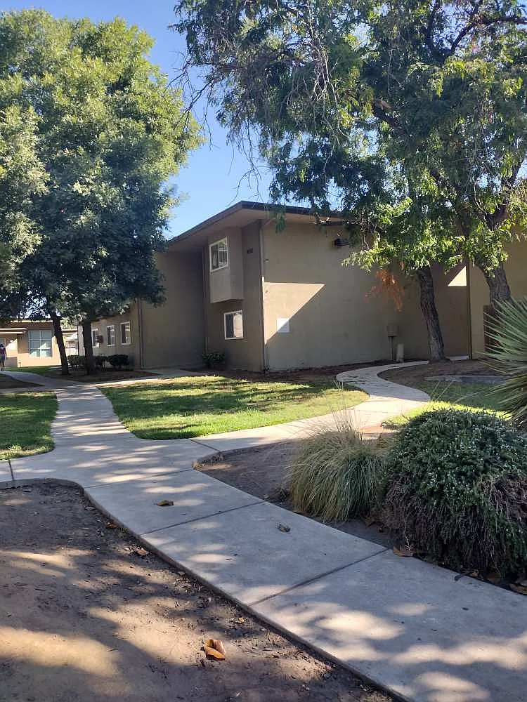Canyon Crest — Photo 2