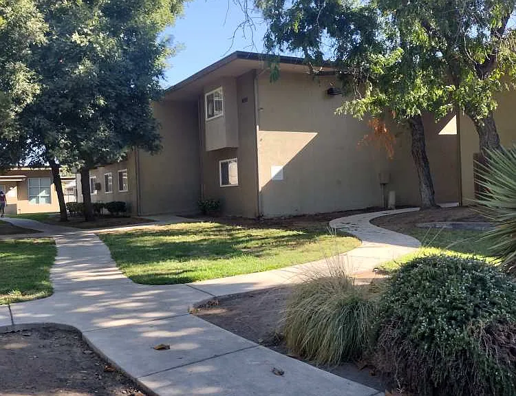Canyon Crest — Photo 2