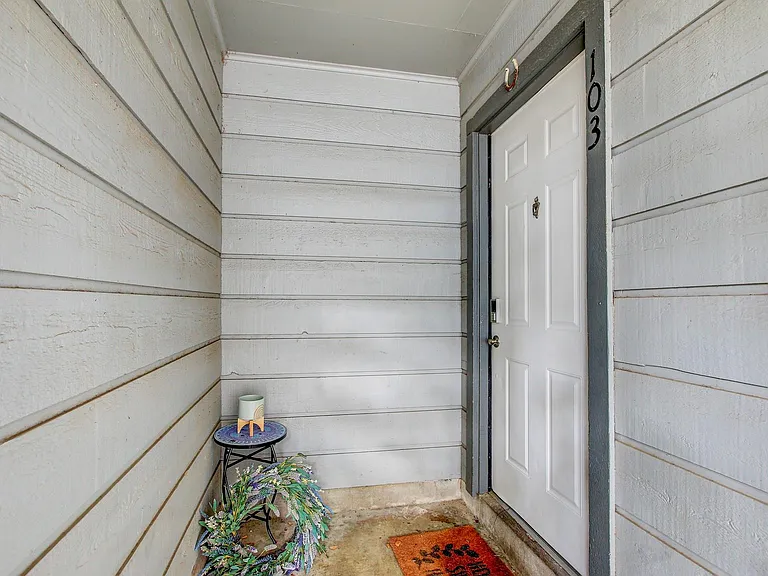 803 W 28th St #103 — Photo 19