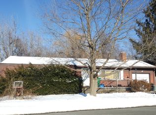 18 Roberts Pond Ln, Chicopee, MA 01020