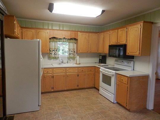 4th image of 1719 Monterey Dr