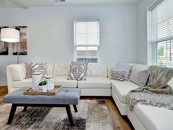 4th image of 1610 Havenstreet Cir