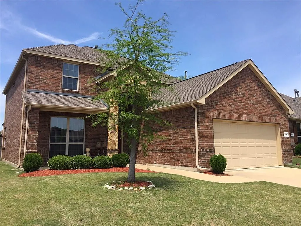 4 bed, 2.5 bath, 2475 sqft, $2,900 — Photo 2