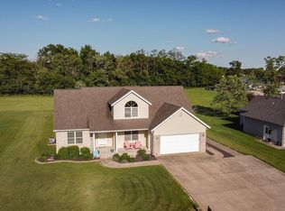 388 N Point Rd, Salem, IL 62881