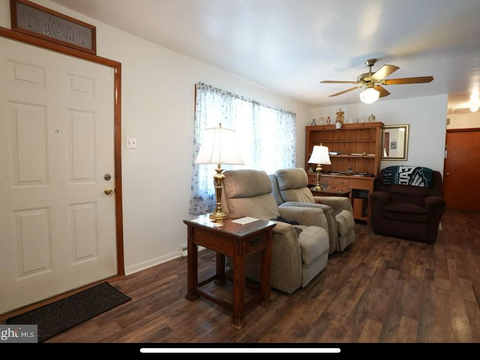 3 bed, 960 sqft, $2,200 — Photo 2