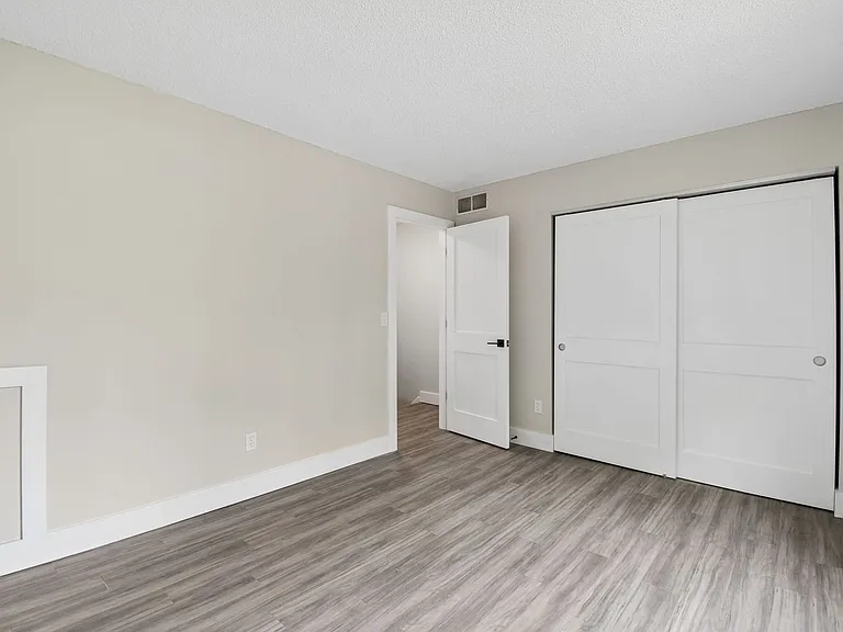 1385 Country Side Dr — Photo 11