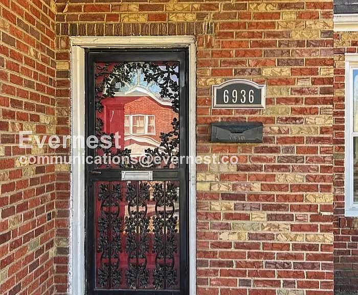 6936 Melrose Ave — Photo 2