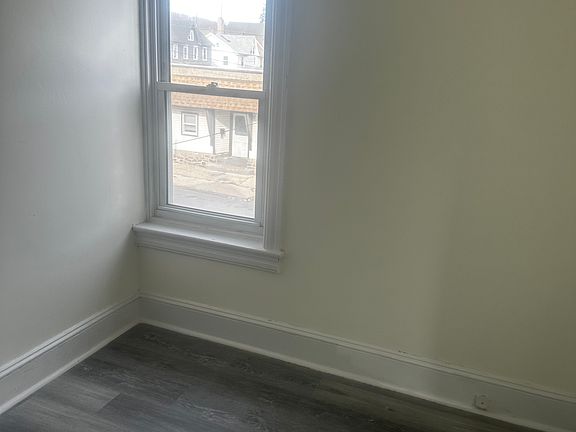 5th image of 774 E Chestnut St