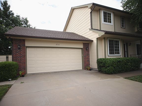 Oversized 2 car garage