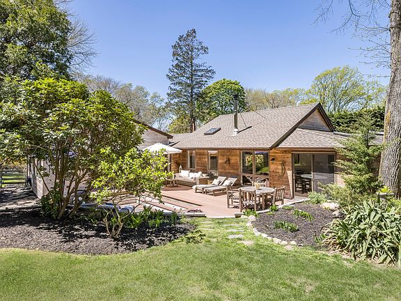 2nd image of 22 Oak Ln