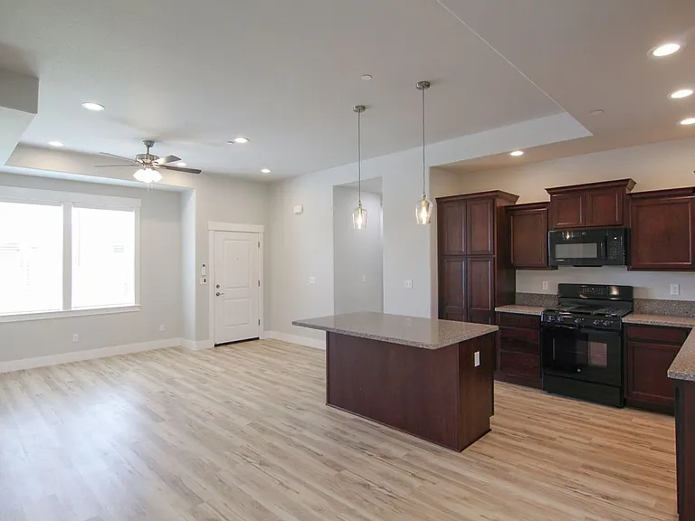 1392 Bonhurst Dr — Photo 7