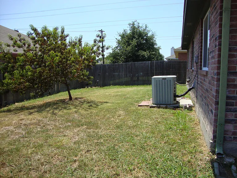 700 Highbrooke Dr — Photo 12