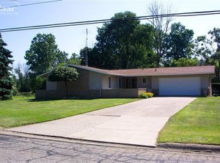 2330 Middlecroft Dr, Burton, MI 48509