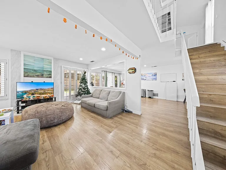 17612 Webster Ave — Photo 30