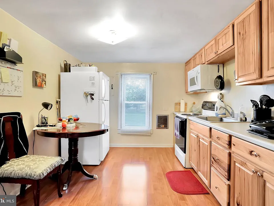 316 W 9th St #2