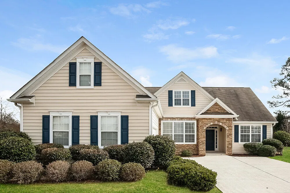 4 bed, 2.0 bath, 2104 sqft, $2,275 — Photo 1