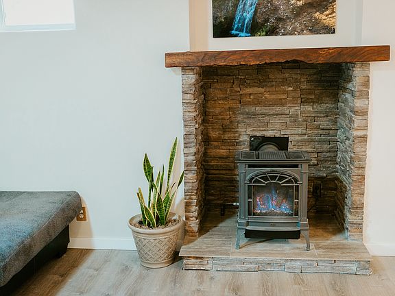 Gas fireplace place in living room