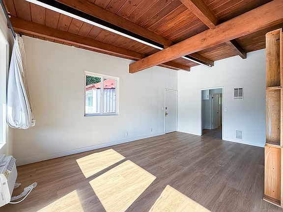 3rd image of 3143 Hollycrest Dr APT 4