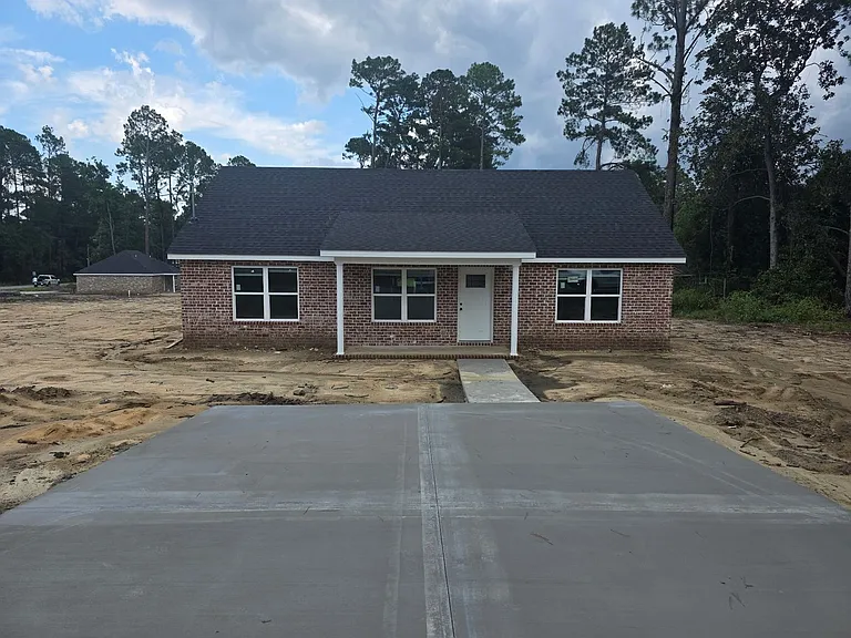 111 Holly Hill Dr — Photo 1