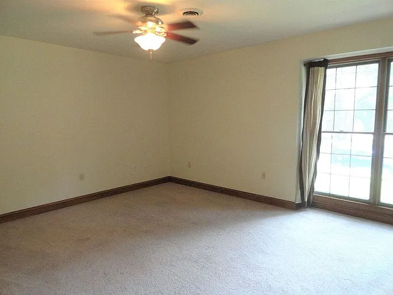 700 Grove Ave — Photo 16