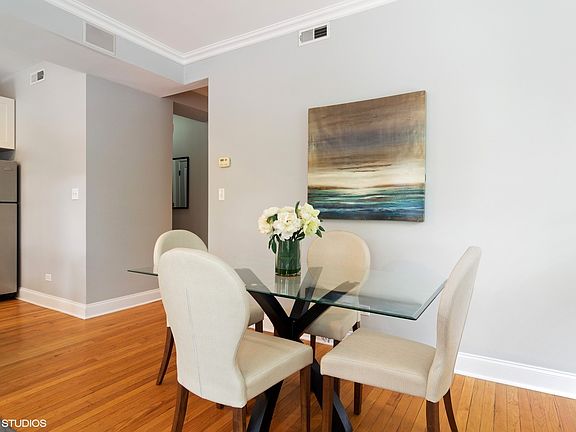 3rd image of 4901 N Leavitt St #2