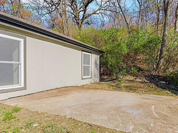 4th image of 2127 Ball Ln