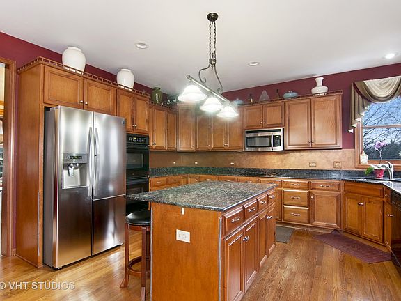 3rd image of 819 Farm Dr