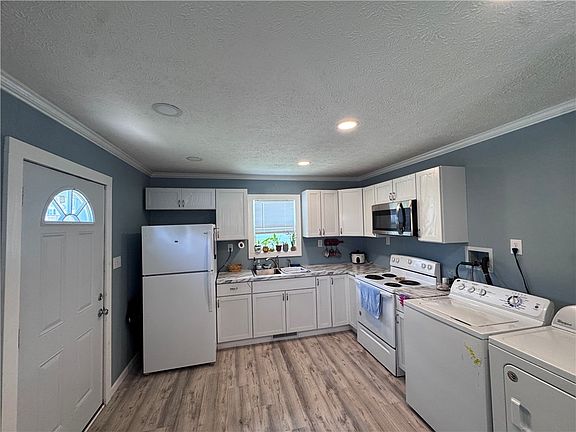 5th image of 1112 Hillcrest Ave