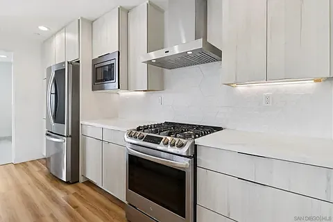 1166 Holly Ave #1 — Photo 3