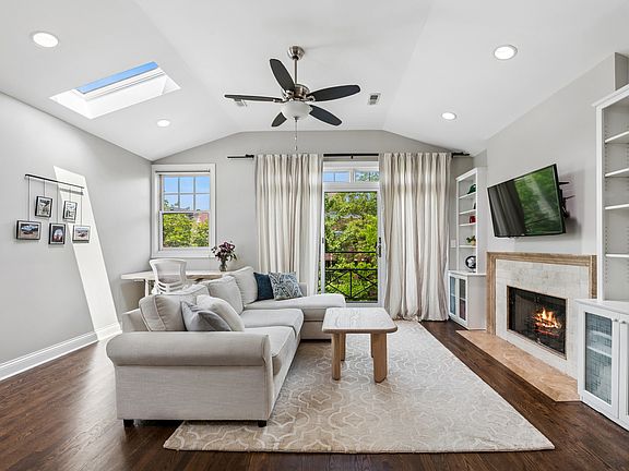 5th image of 2508 N Southport Ave #3